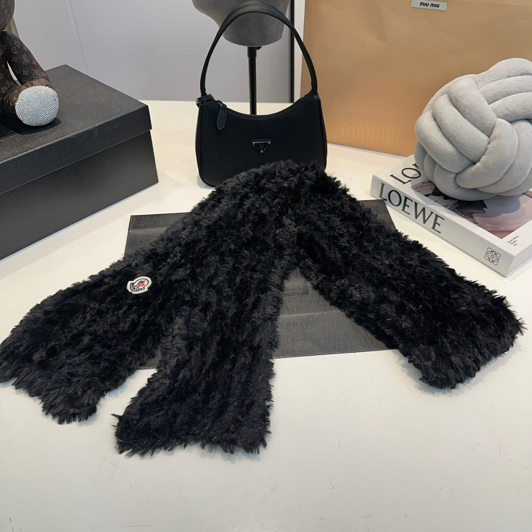 New autumn and winter trends-fashionable wool hat + scarf + gloves