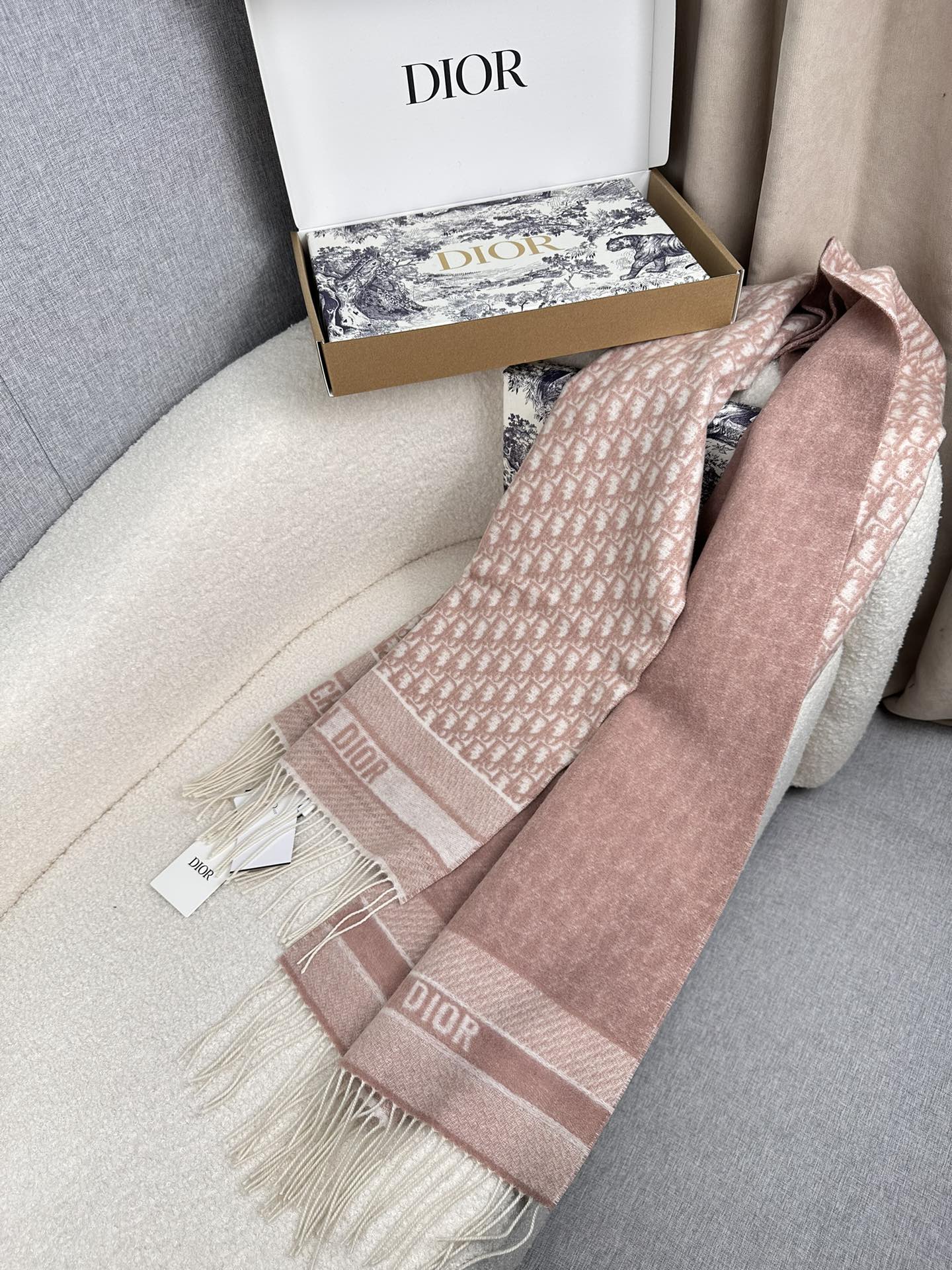 0925 Classic Soft and Comfortable Scarf