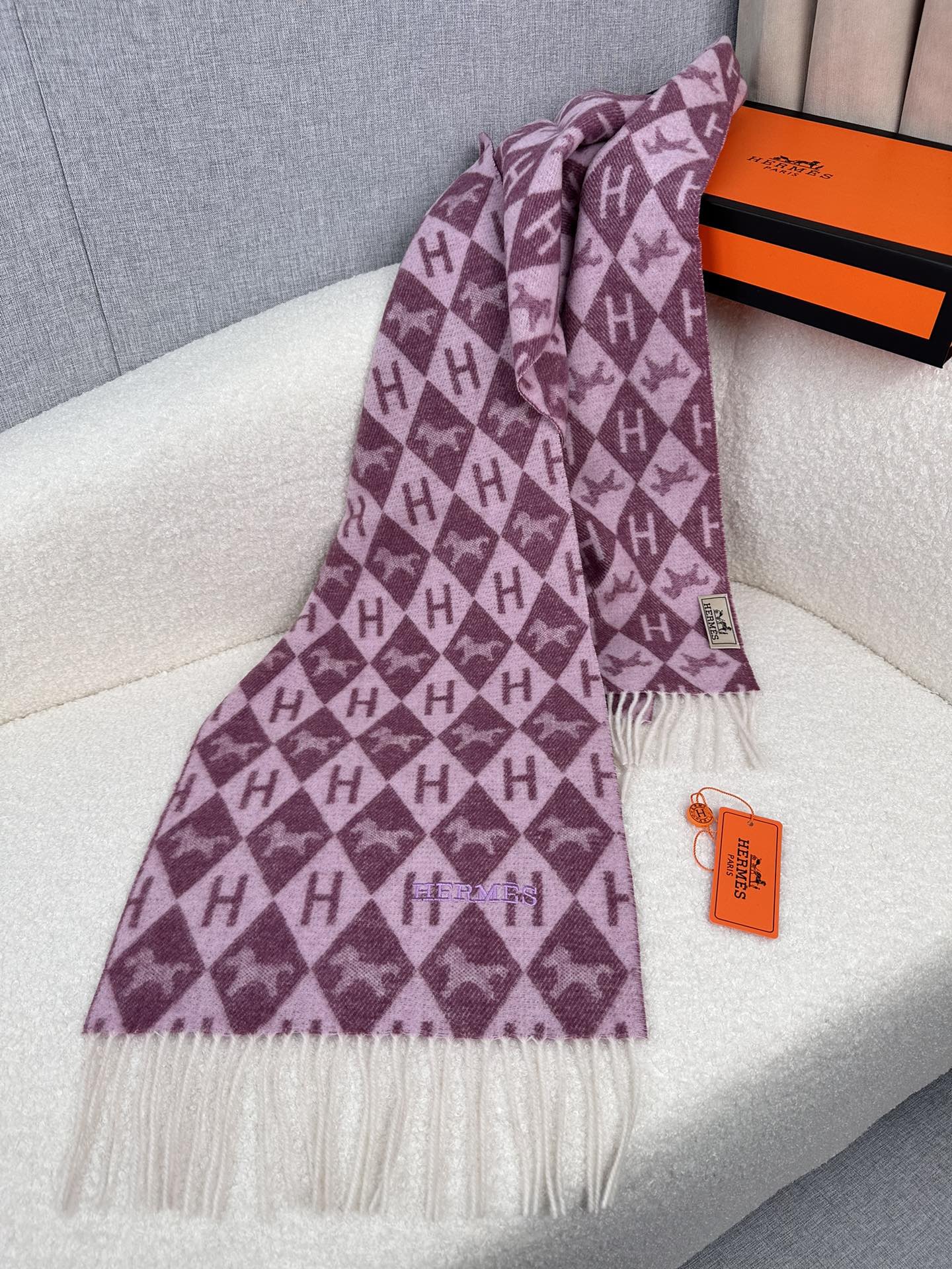 0925 Classic Soft and Comfortable Scarf